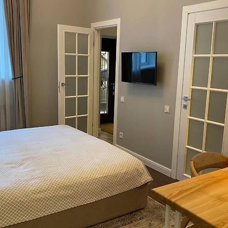 Ferienwohnung Hidden Gem With Its Own Private Entry At Lypky Kiew Exterior foto